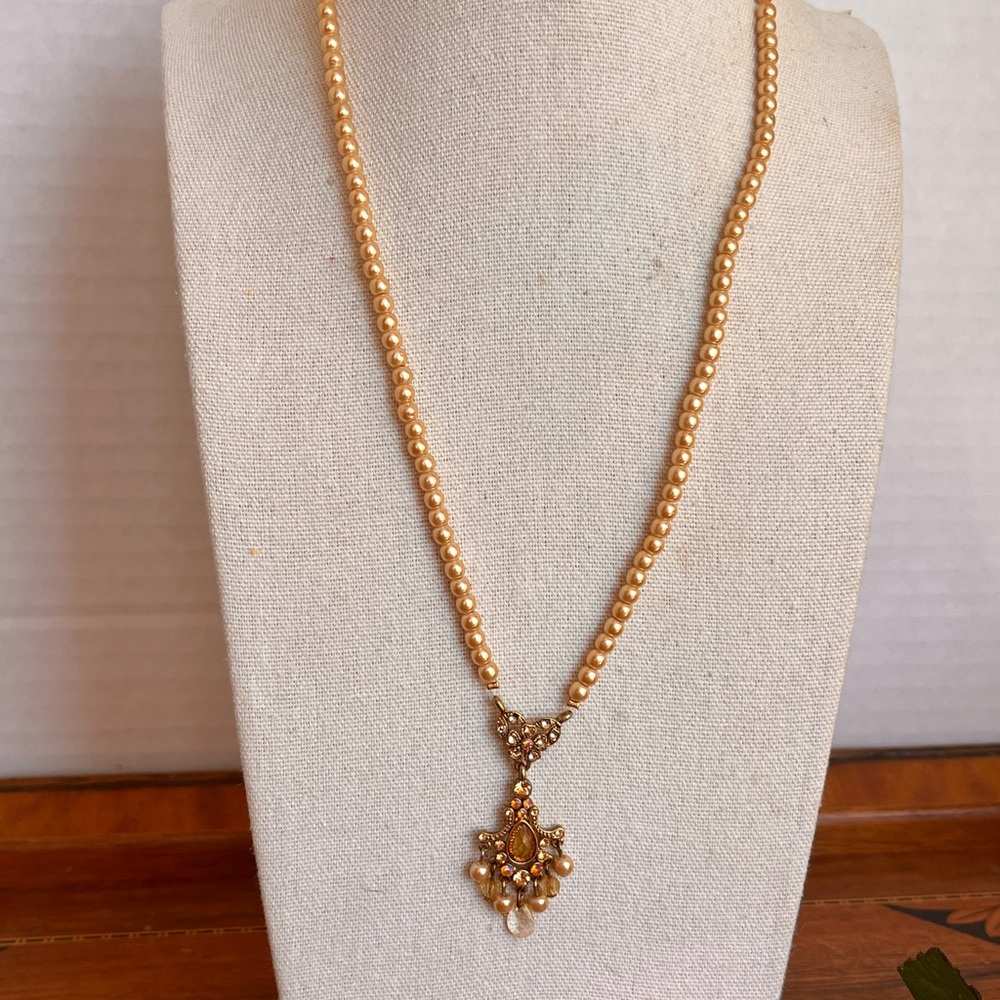 VTG 2028 Gold Tone Faux Pearl Necklace Victorian Dangle Pendant 19”